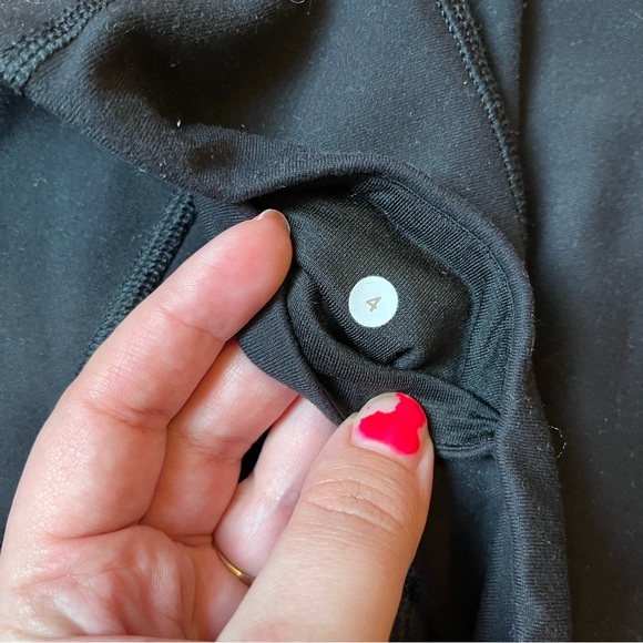 Lululemon black full length leggings size 4 - Picture 4 of 5